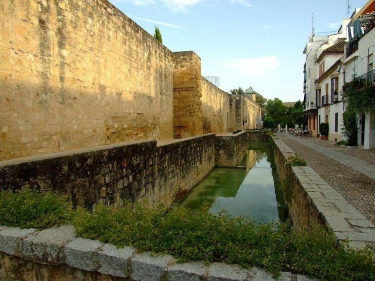 Patio De La Muralla Apartamentos Кордоба Екстериор снимка